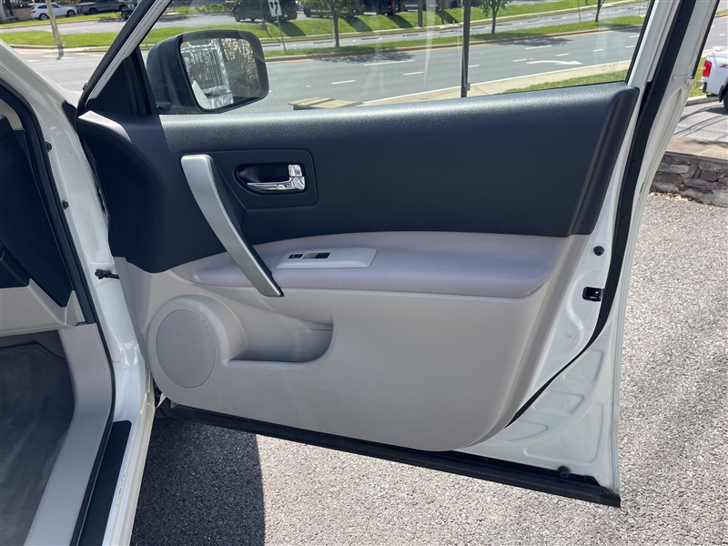 2010 Nissan Rogue SL - Photo 17